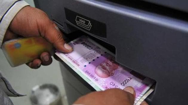 Several limits on cash withdrawals from banks and ATMs were imposed after the government’s surprise move to recall Rs 500 and Rs 1,000 on November 8 that led to severe cash crunch.(Shankar Mourya/HT Photo) Several limits on cash withdrawals from banks and ATMs were imposed after the government’s surprise move to recall Rs 500 and Rs 1,000 on November 8 that led to severe cash crunch.(Shankar Mourya/HT Photo)