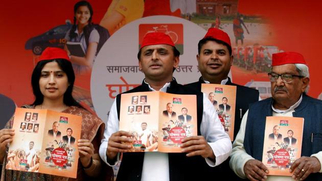 Uttar Pradesh chief minister Akhilesh Yadav (C) poses for media at the release of the party’s manifesto in Lucknow on January 22.(Reuters File Photo)