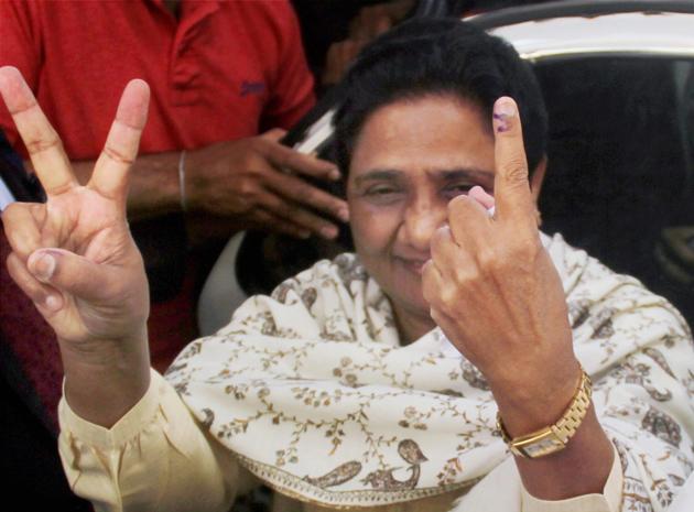 BSP supremo Mayawati flashes the victory sign and shows her inked finger after casting her vote in Lucknow on Sunday.(PTI) BSP supremo Mayawati flashes the victory sign and shows her inked finger after casting her vote in Lucknow on Sunday.(PTI)