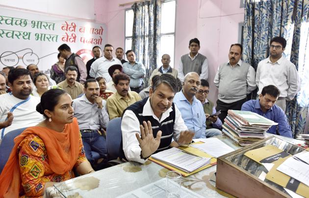 Parents said they protested because the election announcement lacked clarity and transparency. (Sanjeev Verma/HT Photo) Parents said they protested because the election announcement lacked clarity and transparency. (Sanjeev Verma/HT Photo)