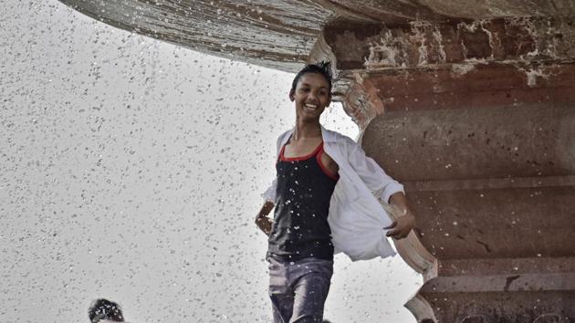 A boy plays in the pond near India Gate in New Delhi on Monday, which was the hottest February day in a decade.(Ravi Choudhary/HT Photo) A boy plays in the pond near India Gate in New Delhi on Monday, which was the hottest February day in a decade.(Ravi Choudhary/HT Photo)