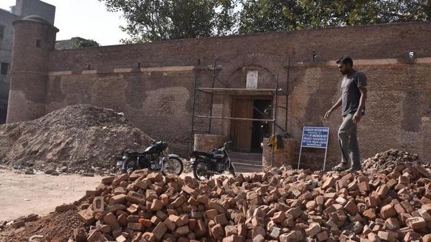 It was constructed in the 1860s when the zaildari system (revenue collection plan) was introduced. The in-charge of the jail was called zaildar or numberdar. Three villages — Bawana, Alipur, and Kanjhawala — were under its jurisdiction. (Sushil Kumar/HT PHOTO)