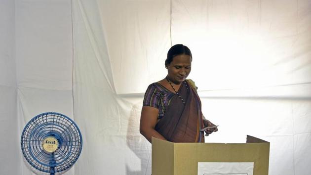 A transgender casts vote at a polling booth at Malvani, Malad on Tuesday.(HT Photo) A transgender casts vote at a polling booth at Malvani, Malad on Tuesday.(HT Photo)