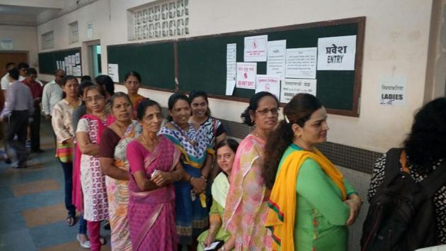 Voters at a polling booth in Prabhadevi. (HT) Voters at a polling booth in Prabhadevi. (HT)