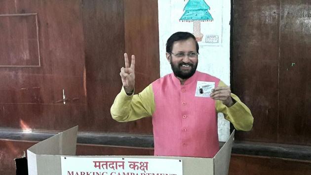 Union minister Prakash Javadekar casts his vote in Pune. (ht photo)