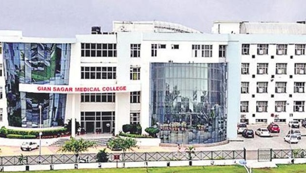 Gian Sagar medical college saw a massive protest by faculty for over three months because of similar delay in salaries that caused academic loss for over 600 MBBS and dental sciences students at the private institute.(HT File Photo)