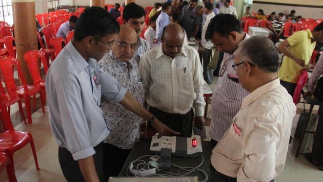 An officer demonstrates use of the electronic voting machine (EVM) during a training camp ahead of BMC elections at N M Joshi BMC school, in Mumbai,(HT File Photo) An officer demonstrates use of the electronic voting machine (EVM) during a training camp ahead of BMC elections at N M Joshi BMC school, in Mumbai,(HT File Photo)