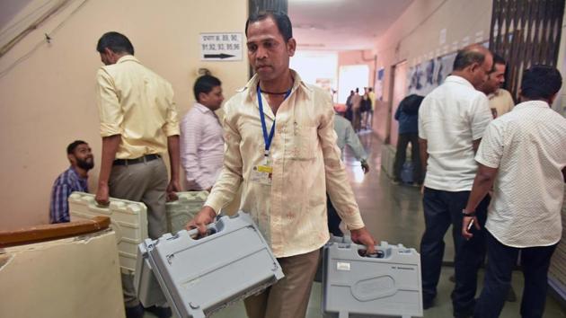 EVMs are distributed at a BMC office in Santacruz on Monday.(Pratham Gokhale/HT)