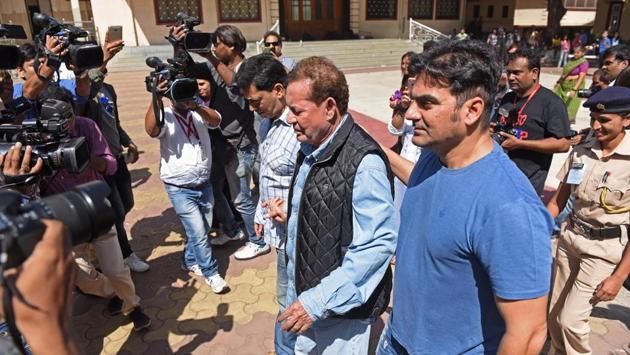KHAN DO IT:  Actor Arbaaz Khan accompanies his father Salim Khan. (Pratik Chorge/HT PHOTO) 