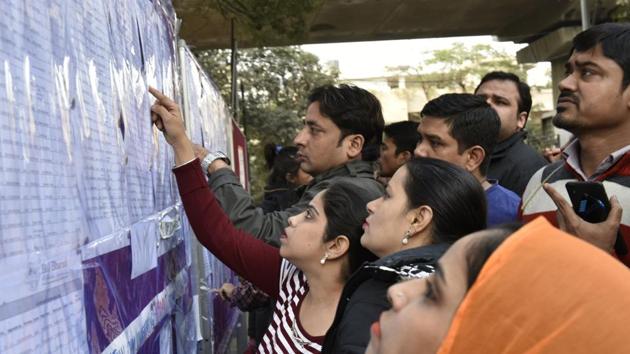 Parents can log on to the website of the schools where they have applied and check out the details. (Arvind Yadav / HT File photo) Parents can log on to the website of the schools where they have applied and check out the details. (Arvind Yadav / HT File photo)