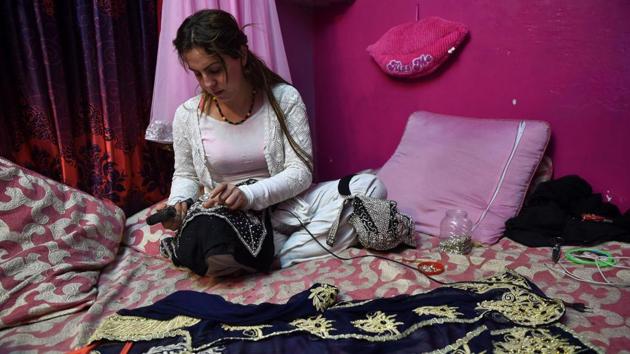 Modern-day Pakistani transgender people claim to be cultural heirs of the eunuchs who thrived at the courts of the Mughal emperors that ruled the Indian subcontinent for two centuries until the British arrived in the 19th century and banned them. (Abdul MAJEED / AFP) 