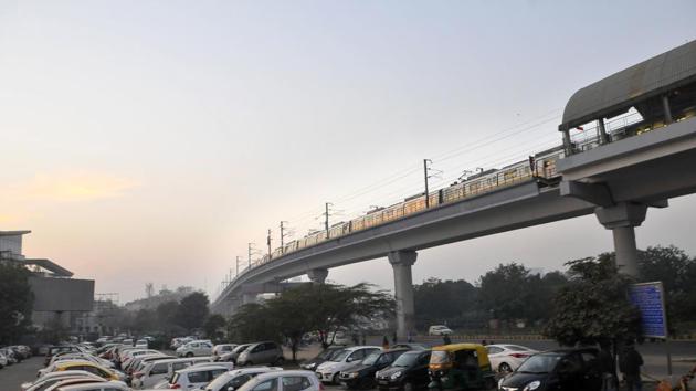 A 27-year-old doctor from Patna had jumped in front of a metro train at Guru Dronacharya station on Monday morning.(HT File) A 27-year-old doctor from Patna had jumped in front of a metro train at Guru Dronacharya station on Monday morning.(HT File)