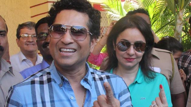 POSE IT: Cricketer Sachin Tendulkar and his wife Anjali are all smiles. (Pramod Thakur/HT PHOTO) 