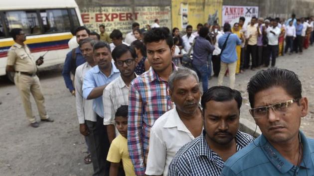 Polling booths in several parts if the city, like this one in Chandivli, saw long queues. (Satish Bate/HT PHOTO)