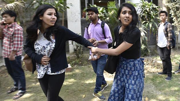 Teachers, students and journalists were allegedly assaulted during clashes at Delhi University campus. (Raj K Raj/HT PHOTO)