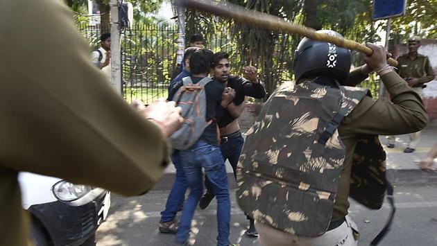 Police beats students in attempt to disperse them from the chaos. (Raj K Raj/HT PHOTO)
