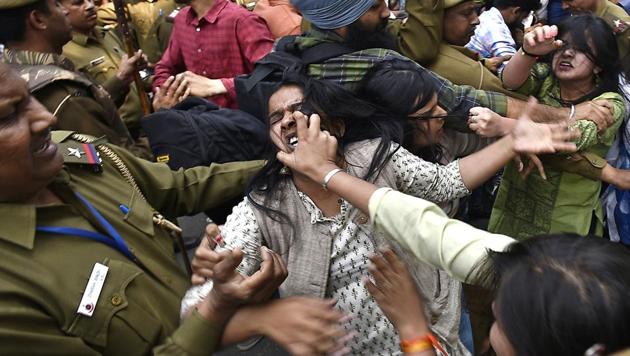 Clashes began on Wednesday as some DU students, led by members of AISA and SFI, took out a march on Wednesday demanding action against the ABVP members.(Raj K Raj/HT PHOTO)