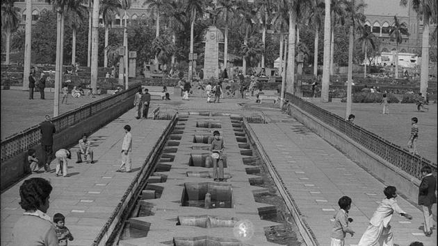 A park opposite the Old Delhi Railway Station in 1981 near Town Hall.