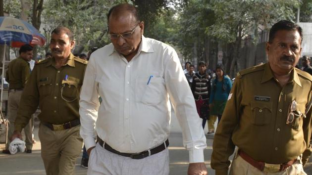 Policemen escorting convicted station house officer of Bhojpur, Lal Singh (centre) at the Ghaziabad CBI court on Monday. (Sakib Ali/HT Photo) Policemen escorting convicted station house officer of Bhojpur, Lal Singh (centre) at the Ghaziabad CBI court on Monday. (Sakib Ali/HT Photo)