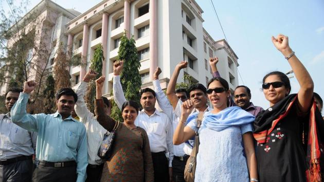 Teachers’ unions had conducted a protest march from Vashi station to the HSC board office in the past.(HT File Photo) Teachers’ unions had conducted a protest march from Vashi station to the HSC board office in the past.(HT File Photo)
