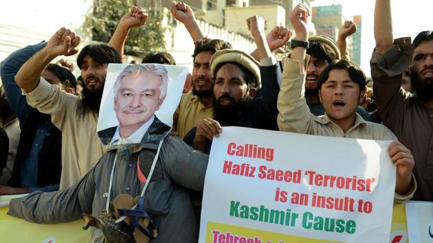 Members of the Jamaat-ud-Dawah (JuD) hold an effigy of Pakistan defence minister Khawaja Asif as they shout slogans against him during a protest after JuD leader Hafiz Saeed was placed under house arrest in Lahore on February 21, 2017.(AFP) Members of the Jamaat-ud-Dawah (JuD) hold an effigy of Pakistan defence minister Khawaja Asif as they shout slogans against him during a protest after JuD leader Hafiz Saeed was placed under house arrest in Lahore on February 21, 2017.(AFP)