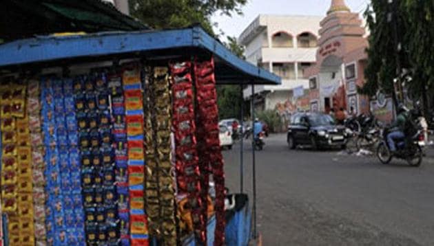 The ban also applies on processed, flavoured, scented, chewing tobacco, whether they are packaged or unpackaged or sold as one or separate products, an official spokesperson said.(HT file) The ban also applies on processed, flavoured, scented, chewing tobacco, whether they are packaged or unpackaged or sold as one or separate products, an official spokesperson said.(HT file)