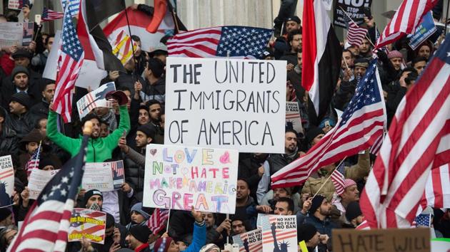 People rally with flags at Brooklyn Borough Hall as Yemeni bodega and grocery-stores shut down to protest US President Donald Trump’s travel ban.(AFP Photo)