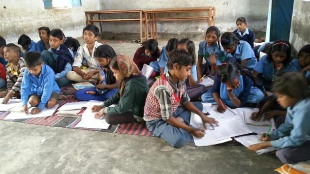 Mahadalit children being taught in Bihar’s Nalanda district under the pilot project.(HT File Photo)