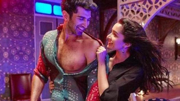 Aditya Roy Kapur and Shraddha Kapoor grooved to the song Humma Humma in OK Jaanu. Aditya Roy Kapur and Shraddha Kapoor grooved to the song Humma Humma in OK Jaanu.