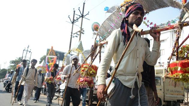 Kanwariyas moving towards the temple in Barabanki.(Deepak Gupta/ HT Photo) Kanwariyas moving towards the temple in Barabanki.(Deepak Gupta/ HT Photo)