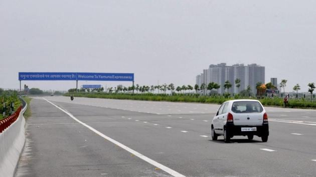 A woman was killed and two others critically injured when the car they were travelling in hit a road divider on the Yamuna Expressway early Wednesday morning. (HT File Photo) A woman was killed and two others critically injured when the car they were travelling in hit a road divider on the Yamuna Expressway early Wednesday morning. (HT File Photo)