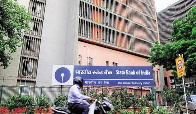 The proposed merger of five associate banks with SBI will be effective from April 2017.(Livemint)