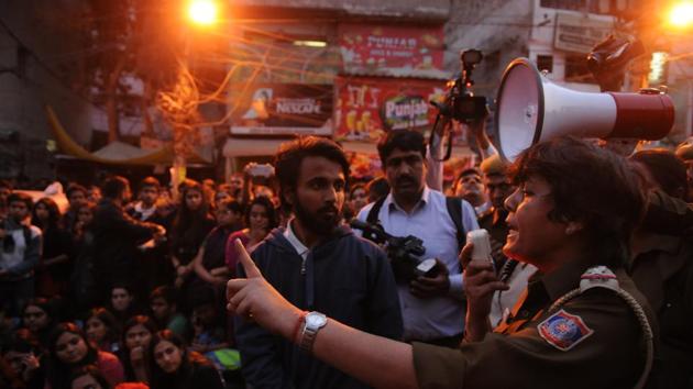 Supporters of the Akhil Bharatiya Vidyarthi Parishad (ABVP) protested outside Maurice Nagar police station against All India Students Association (AISA), in New Delhi, India, on Wednesday, February 22, 2017. (Burhaan Kinu/HT PHOTO)