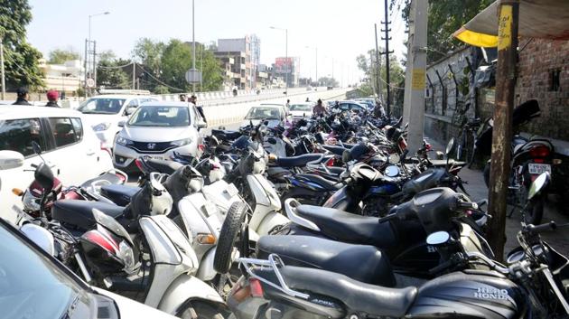 The sale of two-wheelers in Bihar grew by 13.3% during 2015-16.(HT/File photo)