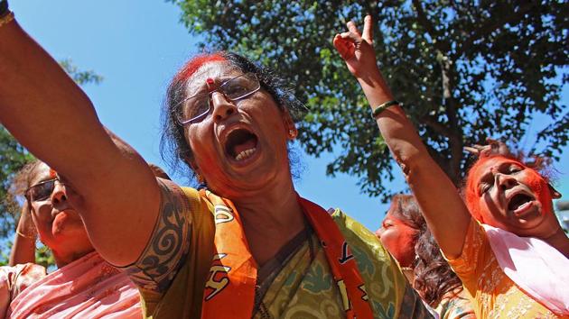 LOUD AND CHEER: Shiv Sena supporter celebrates outside Sena Bhavan,Dadar . (Satyabrata Tripathy/ht photo) 