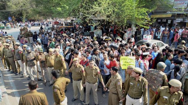 AISA members marching towards Maurice Nagar police station to file a case against ABVP activists in New Delhi on Wednesday. (PTI)