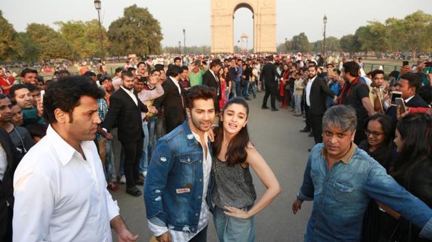 Actors Alia Bhatt and Varun Dhawan promote Badrinath Ki Dulhania at India Gate. (IANS) Actors Alia Bhatt and Varun Dhawan promote Badrinath Ki Dulhania at India Gate. (IANS)