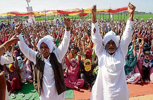 Protesters raising slogans at the ongoing dharna in Jassia village. (Manoj Dhaka/HT) Protesters raising slogans at the ongoing dharna in Jassia village. (Manoj Dhaka/HT)