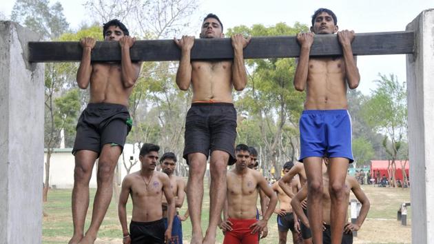 Aspirants performing drills during Army recruitment rally at 152 Infantry Battalion (Territorial Army) in Ludhiana on Thursday. (Gurminder Singh/HT Photo)