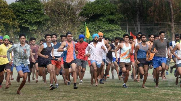 Aspirants take part in drills Army recruitment rally at 152 Infantry Battalion (Territorial Army) in Ludhiana on Thursday. (Gurminder Singh/HT Photo)
