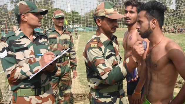 Army officials inspecting aspirants take part in Army recruitment rally at 152 Infantry Battalion (Territorial Army) in Ludhiana on Thursday. (Gurminder Singh/HT Photo)