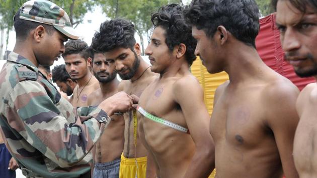 Aspirants take part in Army recruitment rally at 152 Infantry Battalion (Territorial Army) in Ludhiana on Thursday, February 23, 2017. Photo by Gurminder Singh/Hindustan Times. (Gurminder Singh/HT Photo)