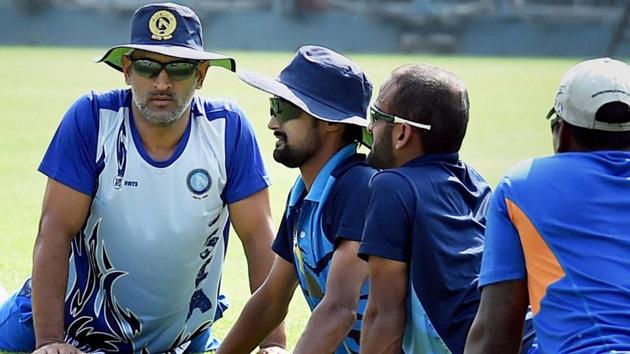 Mahendra Singh Dhoni with his Jhankhand teammates during a training session at Eden Gardens in Kolkata on Thursday for the Vijay Hazare Trophy.(PTI)