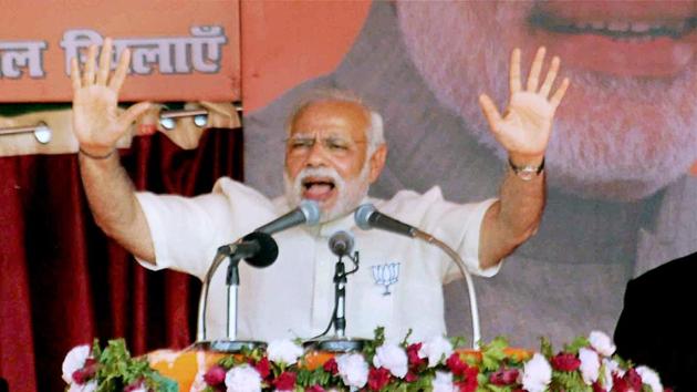 Prime Minister Narendra Modi addressing a Parivartan Sankalp Rally at Phulpur in Uttar Pradesh on Monday.(PTI)