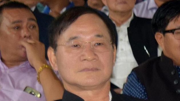 PHOTO AND CAPTION PROVIDED BY RAHUL KARMAKAR - Former CMs Nabam Tuki and Kalikho Pul exchanging pleasantries at Pema Khandu's swearing-in **Pic received on July 17, 2016** PHOTO AND CAPTION PROVIDED BY RAHUL KARMAKAR - Former CMs Nabam Tuki and Kalikho Pul exchanging pleasantries at Pema Khandu's swearing-in **Pic received on July 17, 2016**