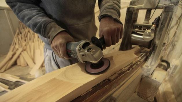 Shaping a willow cleft on a machine in the factory. (Waseem Andrabi / HT Photo)