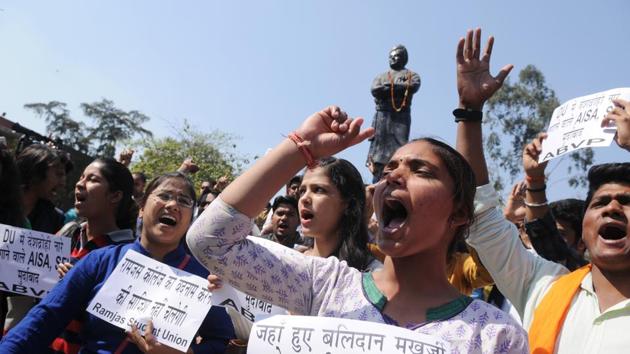ABVP members shout slogans against AISA and Umar Khalid in the Art Faculty of Delhi University campus. (Burhaan Kinu/HT PHOTO)