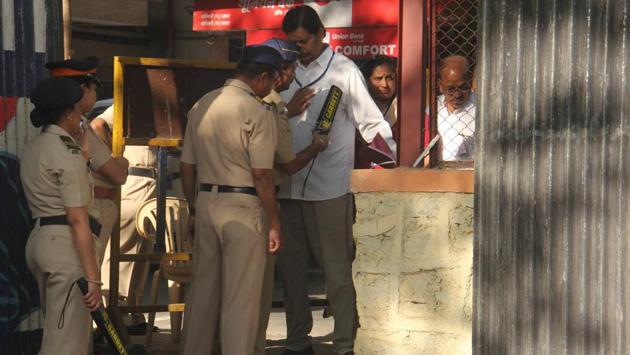 Security outside a centre at Borivli. (Pramod Thakur/HT PHOTO) 