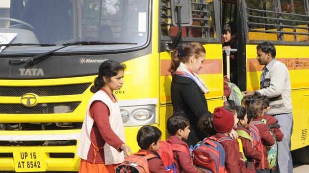 All schools affiliated to the CBSE will now have to depute guards on school buses and fit the vehicles with CCTVs.(HT File Photo)