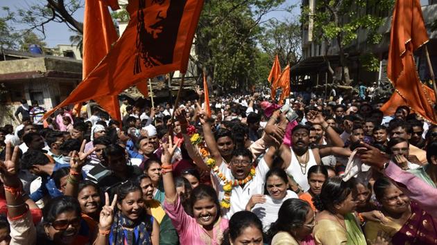Shiv Sena supporters celebrate outside BMC vote counting centre at Ghatkopar in Mumbai on Thursday. (Arijit Sen/HT) Shiv Sena supporters celebrate outside BMC vote counting centre at Ghatkopar in Mumbai on Thursday. (Arijit Sen/HT)
